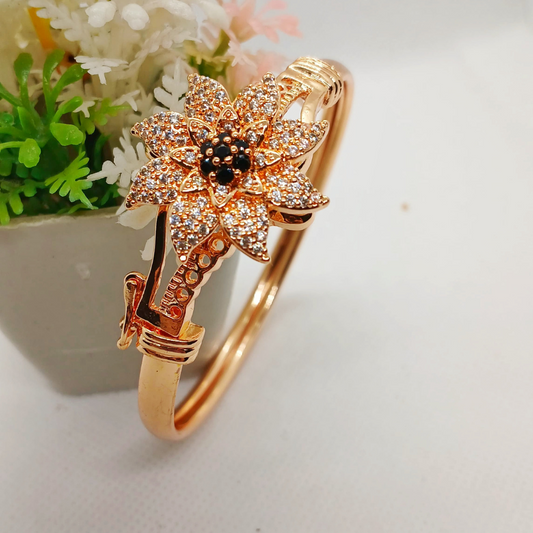 Golden Luxury Flower zirconia handcuff