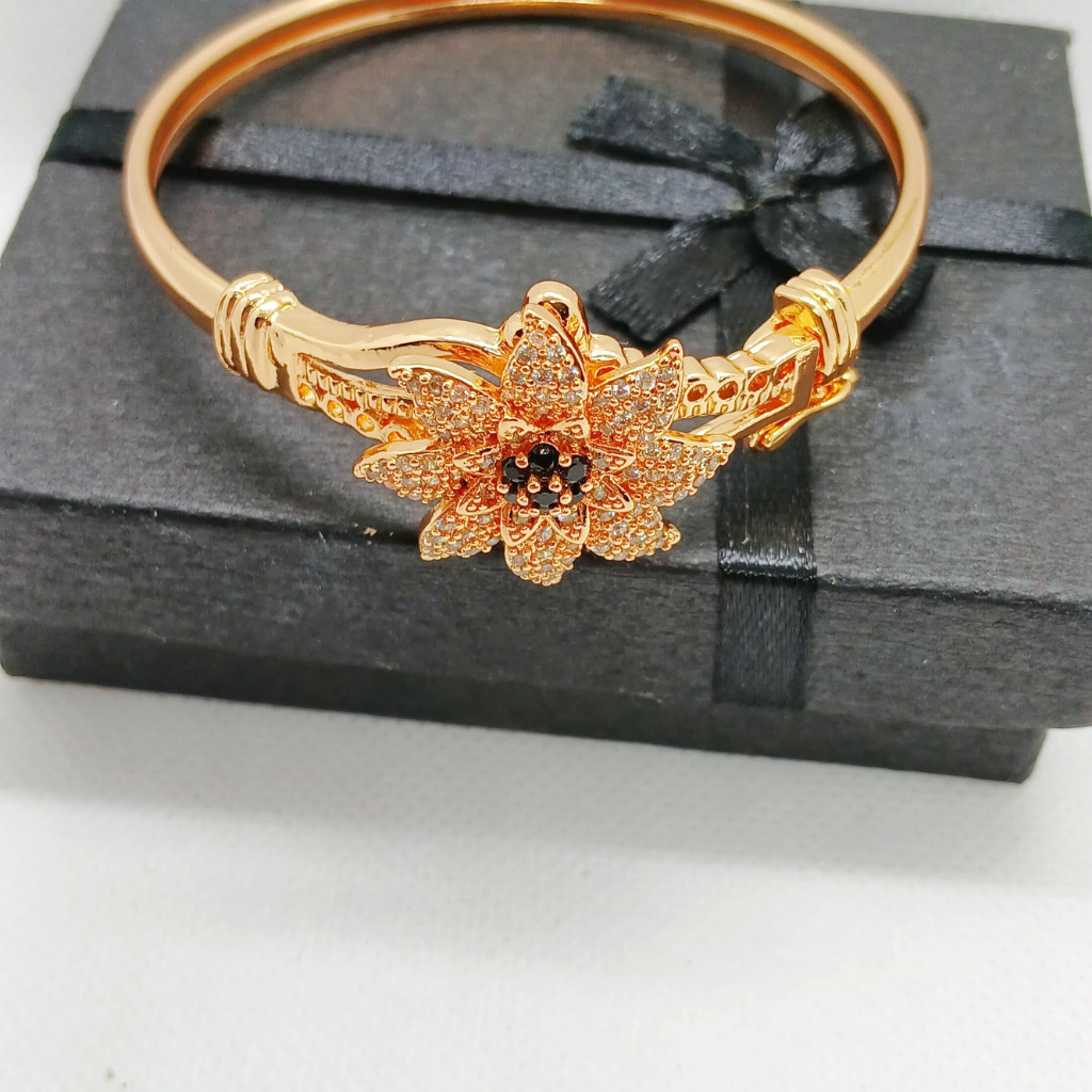 Golden Luxury Flower zirconia handcuff