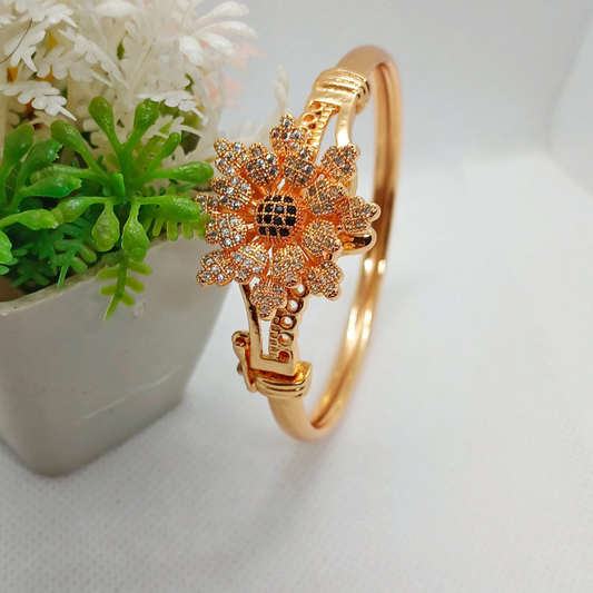 Golden Luxury Flower zirconia Cubic handcuff