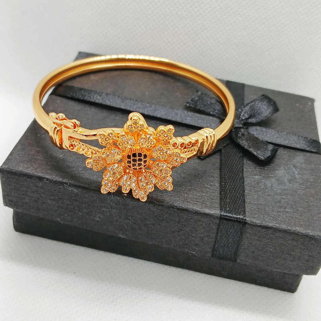 Golden Luxury Flower zirconia Cubic handcuff